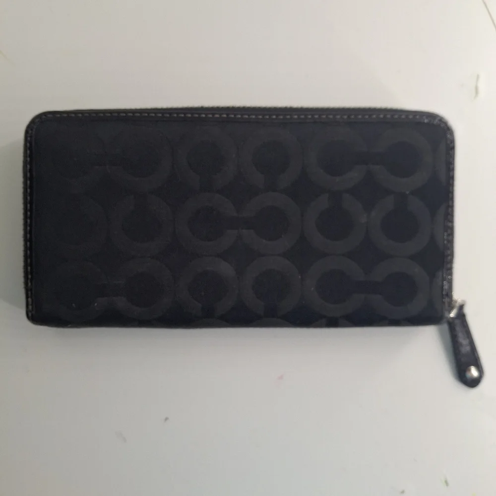 Coach Madison Op Art Sateen Zip Around Wallet Great Condition - Picture 2 of 6